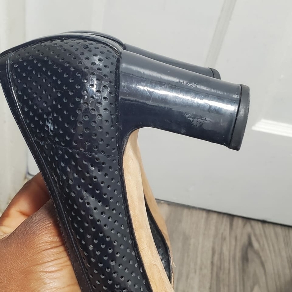 Stuart Weitzman Patent Leather Gold Crested Heeled Pumps Shoe BlueBlack 8.5 🌴✌️ - Picture 9 of 13